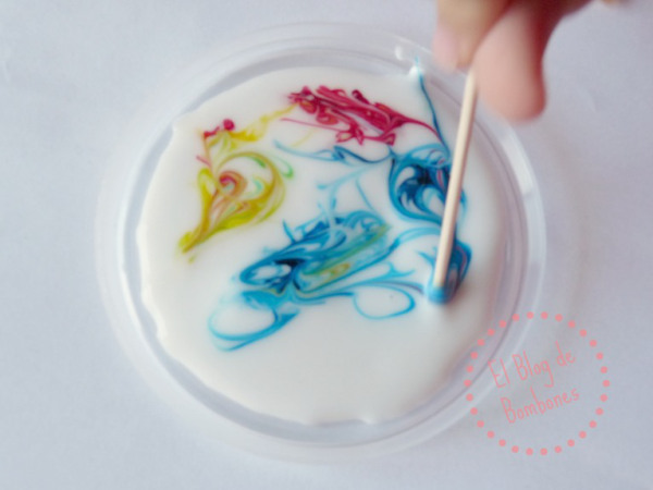 Pintando en cola blanca