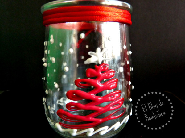 Árbol de Navidad y nevada