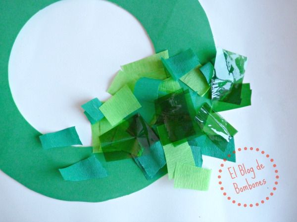 Papel de seda para hacer una corona de Navidad