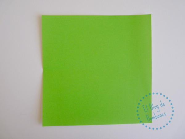 Mariposa de papiroflexia Paso 1