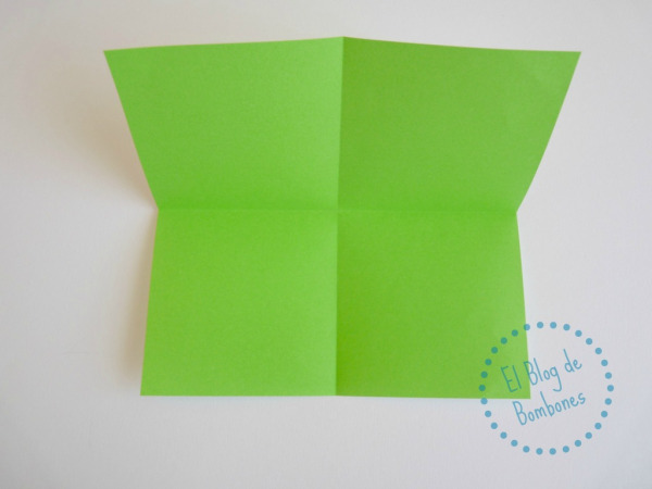 Mariposa de papiroflexia Paso 2