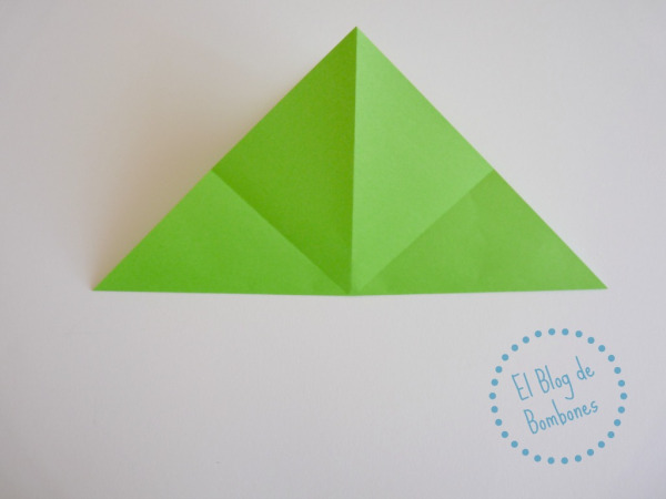 Mariposa de papiroflexia Paso 3