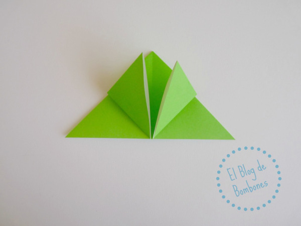 Mariposa de papiroflexia Paso 6