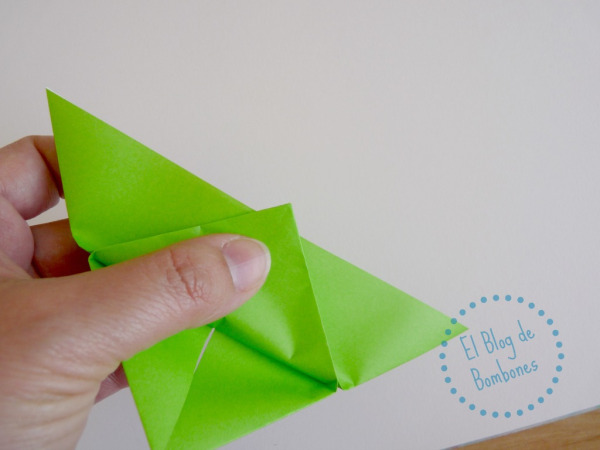 Mariposa de papiroflexia Paso 8