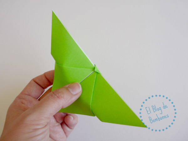 Mariposa de papiroflexia Paso 9