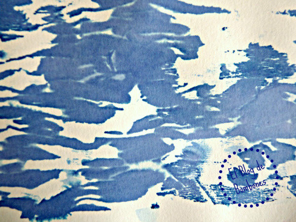 Mar coloreado con papel pinocho